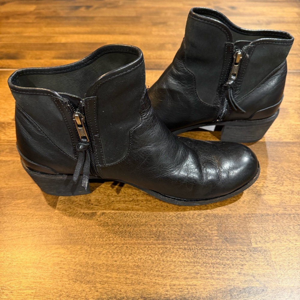 UGG Penelope Black Leather Ankle Boots Sz 9 1008710 - Picture 5 of 7